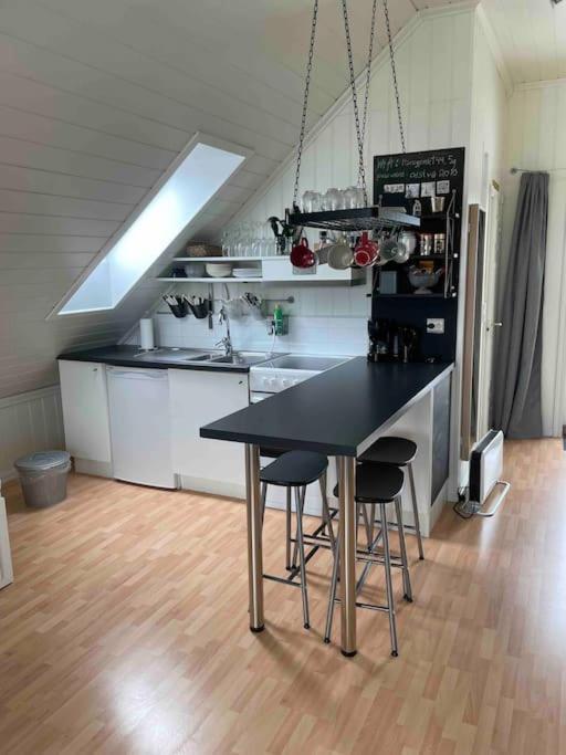 Koselig Garasjeloft! Apartment Langevag Exterior foto