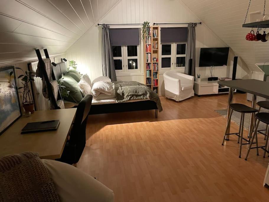 Koselig Garasjeloft! Apartment Langevag Exterior foto